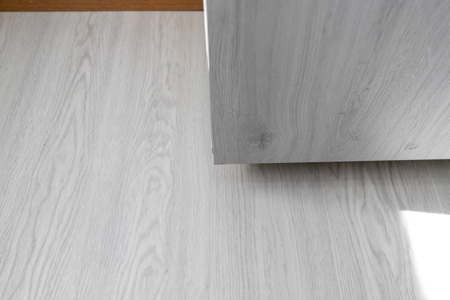 Reforma de vivienda y colocación de suelo laminado de parquet flotante en irun
