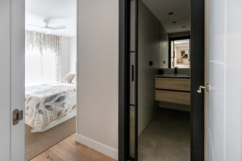 reforma de baño en dormitorio